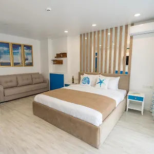 Отель Seagull Beachfront Boutique, Батуми